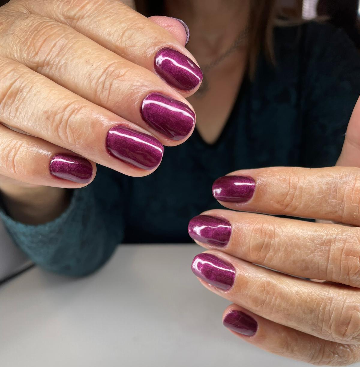 Unhas roxo cintilante